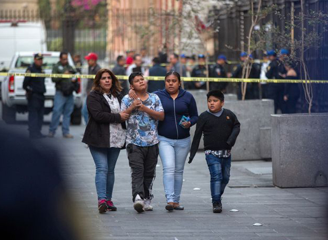 မက္ကဆီကိုနိုင်ငံ သမ္မတအိမ်တော်အနီး ပစ်ခတ်မှုဖြစ်ပွားပြီးနောက် တွေ့ရစဉ်(ဓာတ်ပုံ-အင်တာနက်)