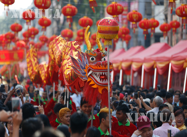 တရုတ်ရိုးရာ နှစ်သစ်ကူးပွဲတော်တွင် မီးပုံးများ အလှဆင်ထားမှုအားတွေ့ရစဉ် (ဆင်ဟွာ)