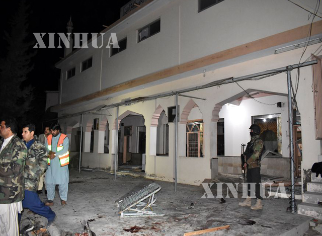 ပါကစ္စတန်နိုင်ငံ ကွတ်တာပြည်နယ်တွင် ပေါက်ကွဲမှုဖြစ်ပွားခဲ့သည့် ဗလီတွင် လုံခြုံရေးတပ်ဖွဲ့ဝင်များက စစ်ဆေးမေးမြန်းနေသည်ကို တွေ့ရစဉ် (ဆင်ဟွာ)