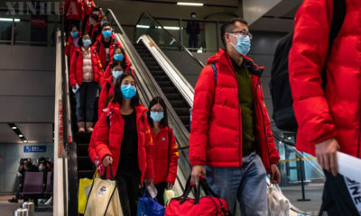 တရုတ်နိုင်ငံ ယူနန်ပြည်နယ် ကူမင်းမြို့ရှိ လေဆိပ်၌ ဆေးဝန်ထမ်းများ ဝူဟန့်မြို့သို့ သွားရောက်ရန် ပြင်ဆင်နေမှုများအား တွေ့ရစဉ် (ဆင်ဟွာ)