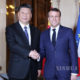 တရုတ်နိုင်ငံ သမ္မတ ရှီကျင့်ဖိန်နှင့် ပြင်သစ်နိုင်ငံ သမ္မတ အီမန်နျူရယ် မက်ခရွန်အား တွေ့ရစဉ်(ဆင်ဟွာ)