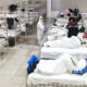 တရုတ် နိုင်ငံ ဝူဟန့်မြို့ရှိ ယာယီဆေးရုံ တစ်ခု၌ တက်ရောက် ကုသမှု ခံယူနေသော လူနာများအား တွေ့ရစဉ်(ဆင်ဟွာ)