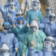 တရုတ်နိုင်ငံ အလယ်ပိုင်း ဟူပေပြည်နယ်၊ ဝူဟန့်မြို့ ဟောဆန်ဆန်းဆေးရုံရှိ ကျန်းမာရေးဝန်ထမ်းများအား တွေ့ရစဉ် (ဆင်ဟွာ)