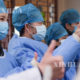 တရုတ်နိုင်ငံ ဟူပေပြည်နယ် ဝူဟန့်မြို့ရှိ ဆေးရုံတစ်ရုံတွင် နိုဗယ် ကိုရိုနာဗိုင်းရပ်စ်ကြောင့် အဆုတ်ရောင်ရောဂါဖြစ်ပွားပြီး သက်သာပျောက်ကင်းသွားသူများအား ဖေဖော်ဝါရီ ၆ ရက်က တွေ့ရစဉ် (ဆင်ဟွာ)