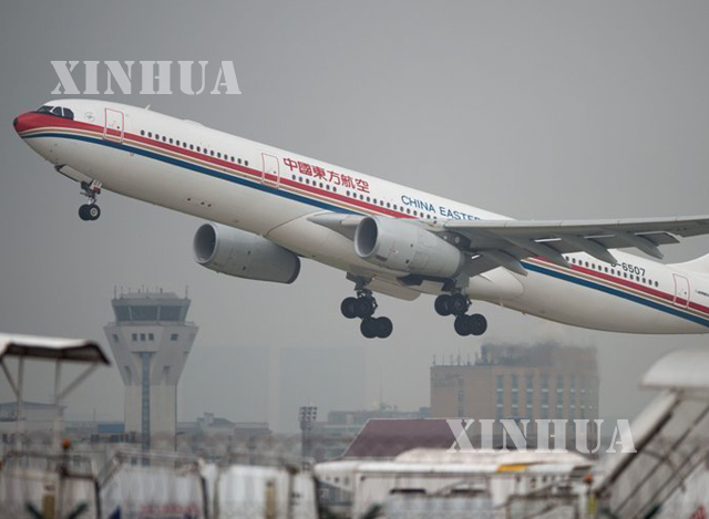 China Eastern Airlines မှ လေယာဉ်တစ်စင်းအား တွေ့ရစဉ် (ဆင်ဟွာ)