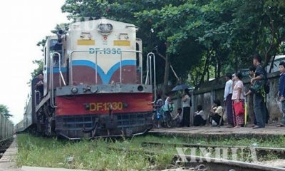 ရန်ကုန်မြို့ပတ်ရထားတစ်စင်း ပြေးဆွဲနေမှုအားတွေ့ရစဉ် (ဆင်ဟွာ)