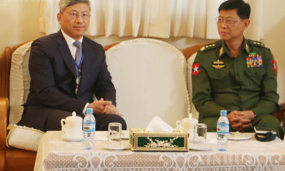 မြန်မာ့တပ်မတော် ညှိနှိုင်းကွပ်ကဲရေးမှူး(ကြည်း၊ ရေ၊ လေ) ဗိုလ်ချုပ်ကြီး မြထွန်းဦးက မြန်မာနိုင်ငံ ဆိုင်ရာ တရုတ်ပြည်သူ့ သမ္မတနိုင်ငံ သံအမတ်ကြီး မစ္စတာ ချန်းဟိုင်အား နေပြည်တော်အပြည်ပြည်ဆိုင်ရာလေဆိပ်ရှိ တပ်မတော်လေဆိပ် ဧည့်ခန်းမ၌ လက်ခံတွေ့ဆုံစဉ် (ဆင်ဟွာ)