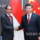 တရုတ်နိုင်ငံ သမ္မတ ရှီကျင့်ဖိန်နှင့် အင်ဒိုနီးရှားနိုင်ငံ သမ္မတ ဂျိုကို ဝီဒိုဒိုအား တွေ့ရစဉ် (ဆင်ဟွာ)