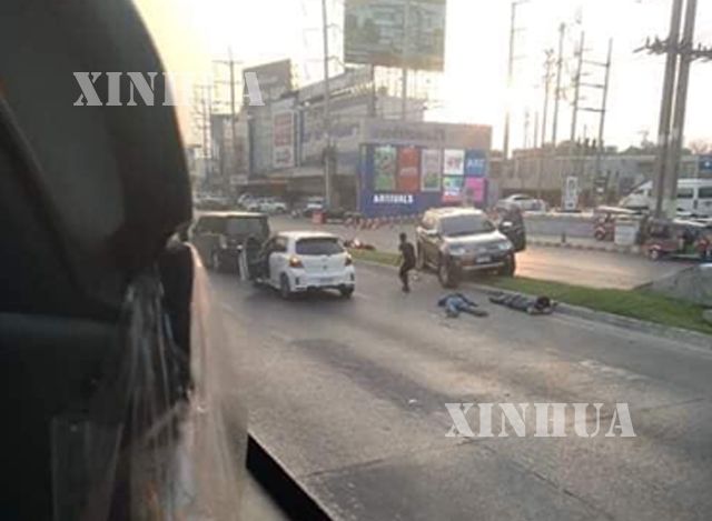 ထိုင်းနိုင်ငံ အရှေ့မြောက်ပိုင်း နခွန်းရချက်ဆီးမားမြို့တွင် သေနတ်ပစ်ခတ်မှုဖြစ်ပွားသည့် ဈေးဝယ်စင်တာအား တွေ့ရစဉ် (ဆင်ဟွာ)