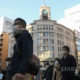 ဂျပန်နိုင်ငံ တိုကျိုမြို့၌ နှာခေါင်းစည်းများ တပ်ဆင်၍ သွားလာသူများအား တွေ့ရစဉ်(ဆင်ဟွာ)