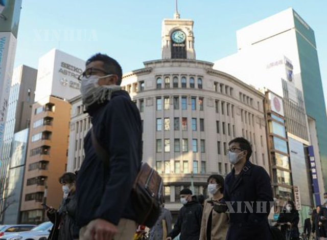 ဂျပန်နိုင်ငံ တိုကျိုမြို့၌ နှာခေါင်းစည်းများ တပ်ဆင်၍ သွားလာသူများအား တွေ့ရစဉ်(ဆင်ဟွာ)