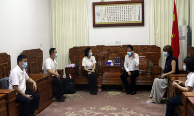 မန္တလေးမြို့သို့ ရောက်ရှိလာသော တရုတ်နိုင်ငံ ဆေးဘက်ဆိုင်ရာ ကျွမ်းကျင်ပညာရှင်အဖွဲ့အား မြန်မာနိုင်ငံ ဆိုင်ရာတရုတ်နိုင်ငံကောင်စစ်ဝန်ချုပ် မစ္စတာ ချန်းချန် (Mr. Chen Chen)က လက်ခံတွေ့ဆုံဆွေးနွေးစဉ်(ဓါတ်ပုံ- မန္တလေးမြို့အခြေစိုက် မြန်မာနိုင်ငံဆိုင်ရာ တရုတ်နိုင်ငံ ကောင်စစ်ဝန်ရုံး )