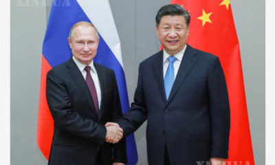 တရုတ် နိုင်ငံ သမ္မတ ရှီကျင့်ဖိန် နှင့် ရုရှား နိုင်ငံ သမ္မတ ဗလာဒီမာပူတင် (Vladimir Putin) တို့ လက်ဆွဲနှုတ်ဆက်နေစဉ်(ဆင်ဟွာ)