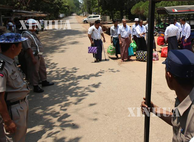 ယခင်နှစ် မြန်မာနှစ်ဆန်း တစ်ရက်နေ့တွင် နိုင်ငံတော် သမ္မတ လွမ်းငြိမ်းသက်သာခွင့်ဖြင့် အင်းစိန်အကျဉ်းထောင်မှ အကျဉ်းသားများ လွတ်မြောက်လာစဉ်(ဆင်ဟွာ)