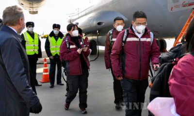 တရုတ်နိုင်ငံ ကပ်ရောဂါတိုက်ဖျက်ရေးဆေးပညာရှင်အဖွဲ့ ဧပြီ ၁၁ ရက်တွင် ရုရှားနိုင်ငံ မော်စကိုမြို့သို့ ရောက်ရှိလာသည်ကို တွေ့ရစဉ်(ဆင်ဟွာ)