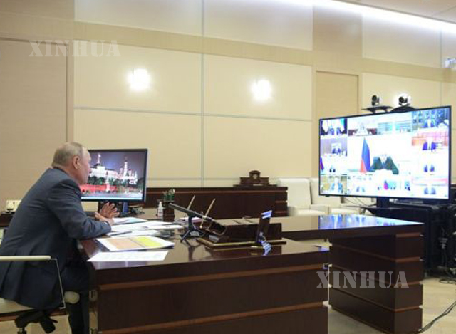 ရုရှားနိုင်ငံ သမ္မတ ပူတင်သည် ၎င်း၏အစိုးရအဖွဲ့ဝင်များနှင့် ဧပြီ ၁ ရက်က ဗွီဒီယို အွန်လိုင်းမှ တစ်ဆင့် ဆွေးနွေးမှုများ ပြုလုပ်နေသည်ကို တွေ့ရစဉ် (ဆင်ဟွာ)