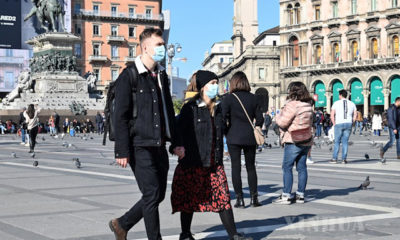 အီတလီနိုင်ငံ ရောမမြို့တွင် နှာခေါင်းစည်းတပ်ဆင်သွားလာနေသူများအားတွေ့ရစဉ်(ဆင်ဟွာ)