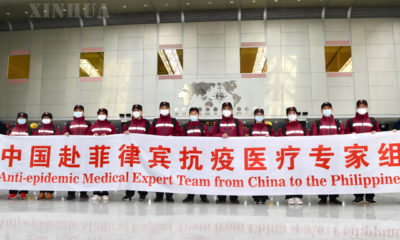 တရုတ်နိုင်ငံ ဆေးဘက်ဆိုင်ရာ ကျွမ်းကျင်ပညာရှင်အဖွဲ့သည် ဆေးကုသရေး အထောက်အပံ့ပစ္စည်းများသယ်ဆောင်ကာ ဖိလစ်ပိုင်နိုင်ငံ မနီလာမြို့ နိုင်ငံတကာ လေဆိပ်သို့ ဧပြီ ၅ ရက်တွင် ရောက်ရှိလာစဉ် (ဆင်ဟွာ)