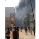 ပါကစ္စတန်နိုင်ငံ ကရာချိမြို့တွင် လေယာဉ်ပျက်ကျရာနေရာ၌ စုဝေးနေကြသည့် ဒေသခံများအား မေ ၂၂ ရက်က တွေ့ရစဉ် (ဆင်ဟွာ)