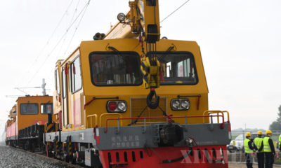 ဆားဘီးယားနိုင်ငံရှိ ဟန်ဂေရီ-ဆားဘီးယား ရထားလမ်းစီမံကိန်းတည်ဆောက်မှု လုပ်ငန်းခွင်အား တွေ့ရစဉ် (ဆင်ဟွာ)
