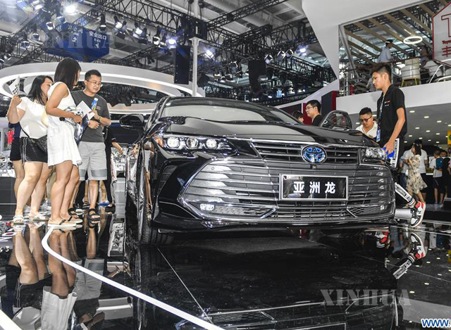 တရုတ်နိုင်ငံ Changchun၌ ၂၀၁၉ ဇူလိုင် ၁၃ ရက်က ကျင်းပခဲ့သည့်ကားပြပွဲတွင် FAW နှင့် Toyota တို့ ပူးပေါင်းထုတ်လုပ်ထားသော ကားတစ်စီးအား တွေ့ရစဉ် (ဆင်ဟွာ)