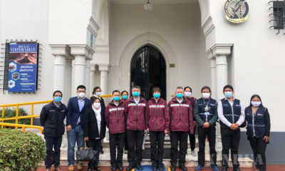 ပီရူးနိုင်ငံ လီမာမြို့ အမျိုးသား ကျန်းမာရေးသုတေသနဌာနတွင် မေ ၂၅ ရက်က ကပ်ရောဂါတိုက်ဖျက်ရေးအတွေ့အကြုံများ မျှဝေဖလှယ်ပေးနေသော တရုတ်နိုင်ငံဆေးဘက်ဆိုင်ရာပညာရှင်အဖွဲ့အား တွေ့ရစဉ် (ဆင်ဟွာ)