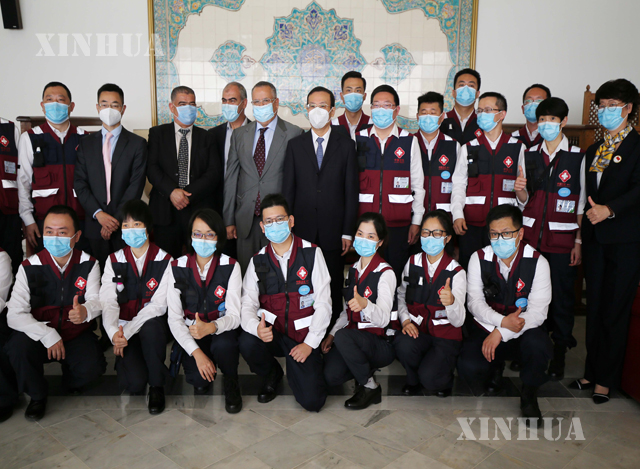 ဆူဒန် နိုင်ငံ သို့ သွားရောက် ခဲ့သည့် တရုတ် နိုင်ငံ ဆေးဘက်ဆိုင်ရာ ကပ်ရောဂါ တိုက်ဖျက်ရေး ပညာရှင် အဖွဲ့ အား မြင်တွေ့ရစဉ်(ဆင်ဟွာ)