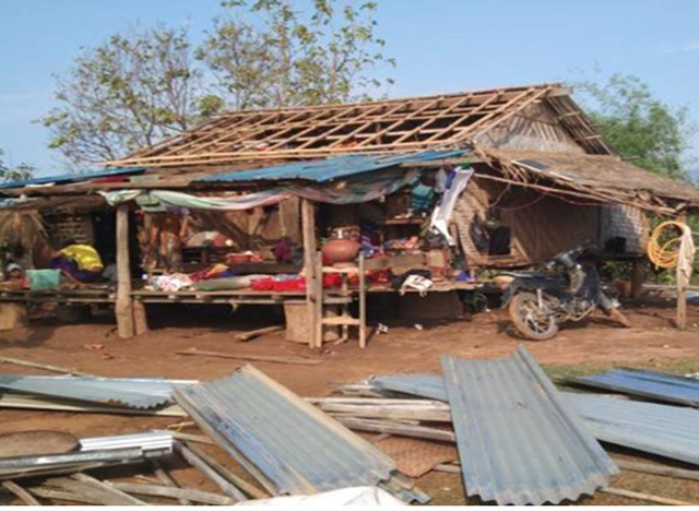 စစ်ကိုင်းတိုင်းဒေသကြီးအတွင်း မေ၄ ရက်က လေပြင်းတိုက်ခတ်မှုကြောင့် အဆောက်အဦ ပျက်စီးမှုများအား တွေ့ရစဉ်(ဓာတ်ပုံ - Ministry of Home Affairs, Myanmar)