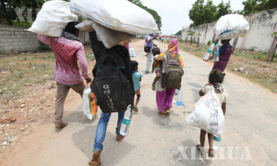 အိန္ဒိယနိုင်ငံ ဘန်ဂလိုမြို့မှ မိမိနေရပ်ဌာနေများသို့ ပြန်နေကြသူများအား မေ ၁၆ ရက်က တွေ့ရစဉ်(ဆင်ဟွာ)