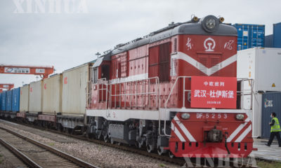 တရုတ်-ဥရောပ ကုန်တင်ရထားတစ်စင်းအား တွေ့ရစဉ် (ဆင်ဟွာ)