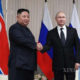 ရုရှားနိုင်ငံ သမ္မတ ဗလာဒီမာပူတင် (ယာ) နှင့် မြောက်ကိုရီးယားနိုင်ငံ ခေါင်းဆောင် ကင်ဂျုံအန်းတို့ ရုရှားနိုင်ငံ ဗလာဒီဗော့စတော့မြို့တွင် ၂၀၁၉ ခုနှစ် ဧပြီ ၂၅ ရက်က တွေ့ဆုံစဉ် (ဆင်ဟွာ)