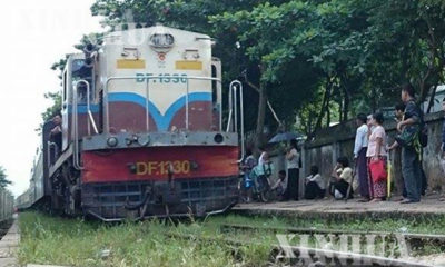 ရန်ကုန်မြို့ ရှိ မြို့ပတ်ရထားတစ်စင်းအားတွေ့ရစဉ် (ဆင်ဟွာ)