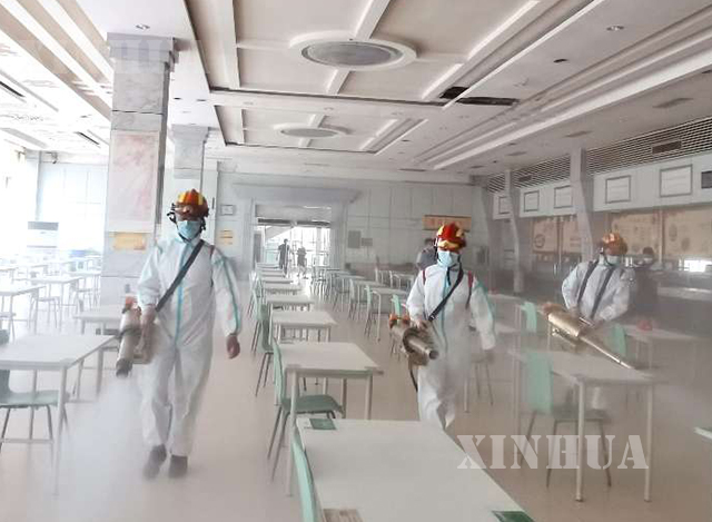 တရုတ်နိုင်ငံ အလယ်ပိုင်း ဟူပေပြည်နယ် ရီချန်းမြို့ရှိ China Three Gorges တက္ကသိုလ်တွင် ပိုးသတ်ဆေးဖျန်းနေစဉ် (ဆင်ဟွာ)