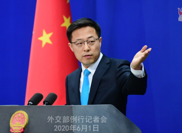 တရုတ်နိုင်ငံ နိုင်ငံခြားရေးဝန်ကြီးဌာန ပြောရေးဆိုခွင့်ရှိသူ ကျောက်လိကျန်းအား ဇွန် ၁ ရက် ပုံမှန်သတင်းစာရှင်းလင်းပွဲတွင် တွေ့ရစဉ် (ဓါတ်ပုံ- တရုတ်နိုင်ငံ နိုင်ငံခြားရေးဝန်ကြီးဌာန ဝဘ်ဆိုက်)