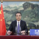 တရုတ်နိုင်ငံ ဝန်ကြီးချုပ် လီခဲ့ချန် ဇွန် ၄ ရက်တွင် ပြုလုပ်သည့် ကမ္ဘာလုံးဆိုင်ရာ ကာကွယ်ဆေး ထိပ်သီးအစည်းအဝေးတွင် မိန့်ခွန်းပြောကြားနေစဉ် (ဆင်ဟွာ)