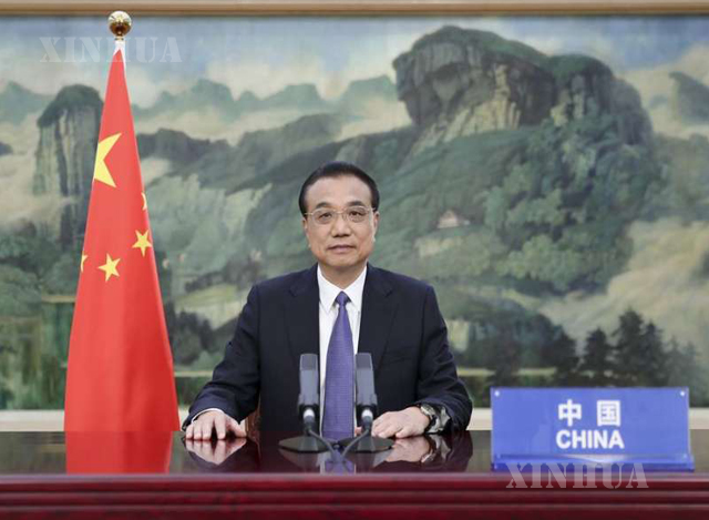 တရုတ်နိုင်ငံ ဝန်ကြီးချုပ် လီခဲ့ချန် ဇွန် ၄ ရက်တွင် ပြုလုပ်သည့် ကမ္ဘာလုံးဆိုင်ရာ ကာကွယ်ဆေး ထိပ်သီးအစည်းအဝေးတွင် မိန့်ခွန်းပြောကြားနေစဉ် (ဆင်ဟွာ)