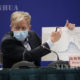 ကမ္ဘာကျန်းမာရေးအဖွဲ့(WHO) မှ ကူးစက်ရောဂါတိုက်ဖျက်ရေး ကျွမ်းကျင်ပညာရှင်အဖွဲ့ခေါင်းဆောင် Bruce Aylward က ဖေဖော်ဝါရီ ၂၄ ရက်တွင် ပေကျင်းမြို့၌ ပြုလုပ်သည့် WHO-တရုတ် ပူးပေါင်းအဖွဲ့၏ သတင်းစာရှင်းလင်းပွဲတွင် ဖြေကြားနေစဉ်(ဆင်ဟွာ)