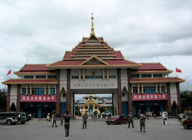မြန်မာ တရုတ် နယ်စပ်ဂိတ် (ဓာတ်ပုံ- အင်တာနက်)