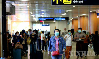 ရန်ကုန်အပြည်ပြည်ဆိုင်ရာ လေဆိပ်၌ နှာခေါင်းစည်း တပ်ဆင်သွားလာသူများအား မတ်လအတွင်းက တွေ့ရစဉ်(ဆင်ဟွာ)