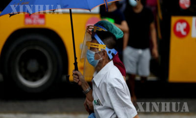 ရန်ကုန်မြို့၌ နှာခေါင်းစည်း နှင့် အကာအကွယ်များ တပ်ဆင်သွားလာသူများအား တွေ့ရစဉ်(ဆင်ဟွာ)