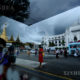 ရန်ကုန်မြို့လယ်၌ နှာခေါင်းစည်း တပ်ဆင်သွားလာသူများအား တွေ့ရစဉ်(ဆင်ဟွာ)