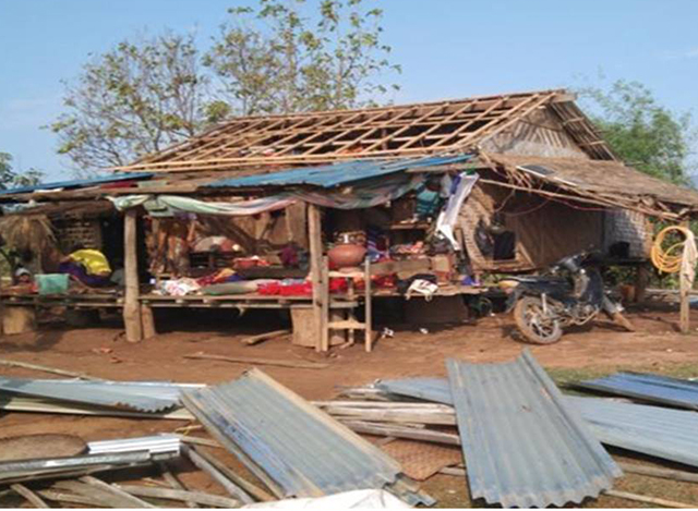 စစ်ကိုင်းတိုင်းဒေသကြီး အတွင်း လေပြင်းတိုက်ခတ်မှုကြောင့် လူနေအိမ်များ ပျက်စီးမှုအား မေလအတွင်းက တွေ့ရစဉ်(ဓာတ်ပုံ - Ministry of Home Affairs, Myanmar)