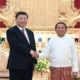 တရုတ်နိုင်ငံ သမ္မတ ရှီကျင့်ဖိန်နှင့် မြန်မာနိုင်ငံ နိုင်ငံတော် သမ္မတ ဦးဝင်းမြင့်အား အတူတကွတွေ့ရစဉ်(ဆင်ဟွာ)