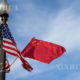 တရုတ်နိုင်ငံနှင့် အမေရိကန်နိုင်ငံ အလံများအား တွေ့ရစဉ် (ဆင်ဟွာ)