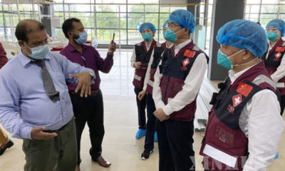 ဘင်္ဂလားဒေ့ရှ်နိုင်ငံ ဒါကာမြို့ရှိ COVID-19 ရောဂါ စောင့်ကြပ်ကြည့်ရှုရေးဆေးရုံ(ယာယီကျန်းမာရေးစင်တာ)တစ်ခုသို့ ဇွန် ၁၃ ရက်တွင် တရုတ်ဆေးဘက်ဆိုင်ရာ ကျွမ်းကျင်ပညာရှင်များ သွားရောက်ခဲ့စဉ်(ဆင်ဟွာ)