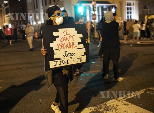 အမေရိကန်နိုင်ငံ ဝါရှင်တန်ဒီစီမြို့သမ္မတအိမ်ဖြူတော်အနီးတွင် ဆန္ဒပြနေသူများအားတွေ့ရစဉ်(ဆင်ဟွာ)