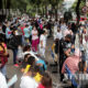 မက္ကဆီကိုနိုင်ငံ မက္ကဆီကို စီးတီးတွင် အင်အားပြင်းငလျင်လှုပ်ခတ်မှုကြောင့် နေအိမ်အပြင်သို့ ထွက်ပြေးတိမ်းရှောင်လာသူများအား ဇွန် ၂၃ ရက်က တွေ့ရစဉ်(ဆင်ဟွာ)