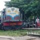 ရန်ကုန်မြို့ ပတ်ရထားစောင့်ဆိုင်းနေသည့် ခရီးသည်များအားတွေ့ရစဉ် (ဆင်ဟွာ)