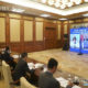 တရုတ်နိုင်ငံ နိုင်ငံတော်ကောင်စီဝင်နှင့် နိုင်ငံခြားရေးဝန်ကြီး ဝမ်ရိက C+C5 နိုင်ငံခြားရေးဝန်ကြီးများ ဗီဒီယိုအစည်းအဝေး တက်ရောက်ကာ သဘာပတိအဖြစ်ဆောင်ရွက်နေစဉ် (ဆင်ဟွာ)