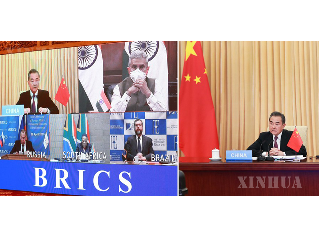 ဗီဒီယိုလင့်ခ်မှတစ်ဆင့် ပြုလုပ်သည့် COVID-19 ဆိုင်ရာ BRICS နိုင်ငံခြားရေးဝန်ကြီးများအထူးအစည်းအဝေးအား တရုတ်နိုင်ငံ နိုင်ငံတော်ကောင်စီဝင်နှင့် နိုင်ငံခြားရေးဝန်ကြီး ဝမ်ရိက ပေကျင်းမြို့မှ တက်ရောက်နေစဉ် (ဆင်ဟွာ)
